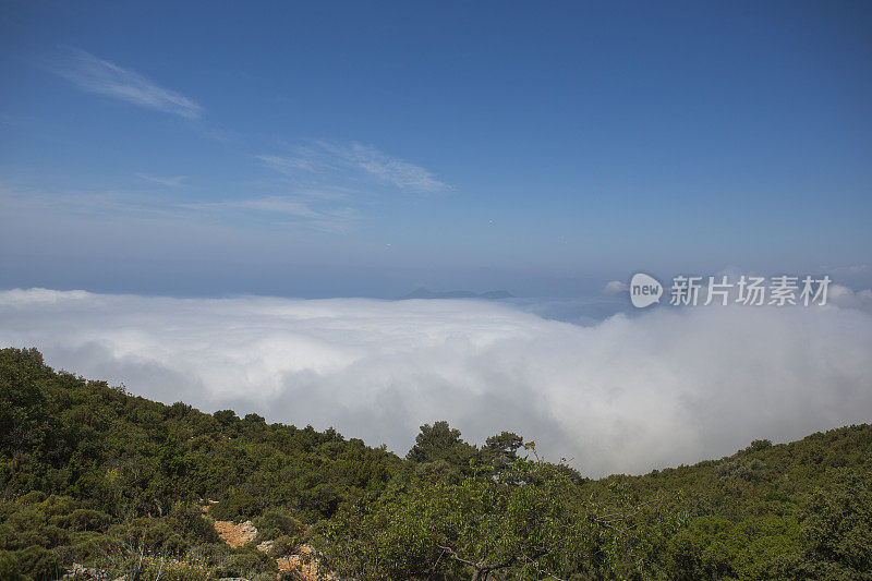 多雾的海岸克莱贝克山谷著名的度假胜地在地中海附近的fethiye mugla土耳其